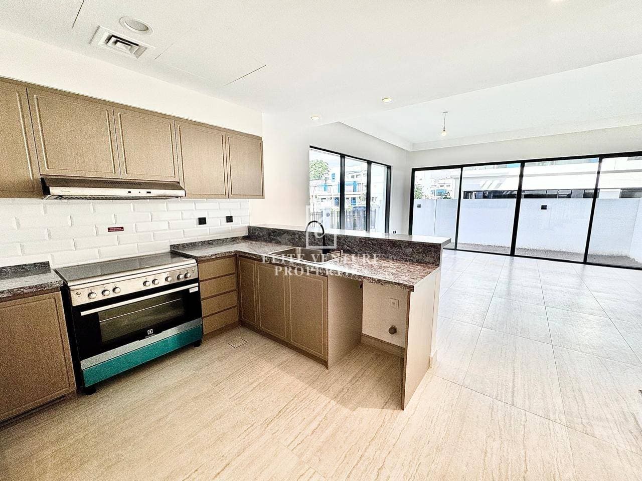 5 Bed Townhouse | Ready | Corner Th + Maid Near Amenities in Santorini, Dubai 2