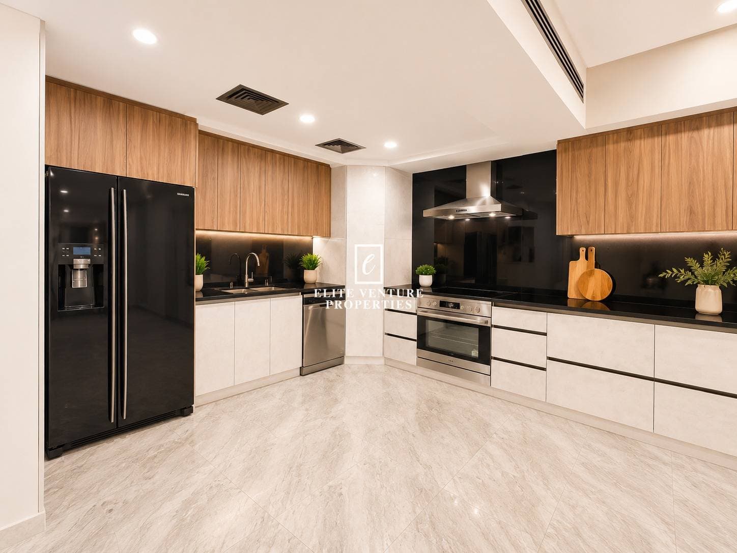 2 Bed Apartment | Tenanted | Spacious | Upgraded Unit in New Bridge Hill 1, Dubai 4