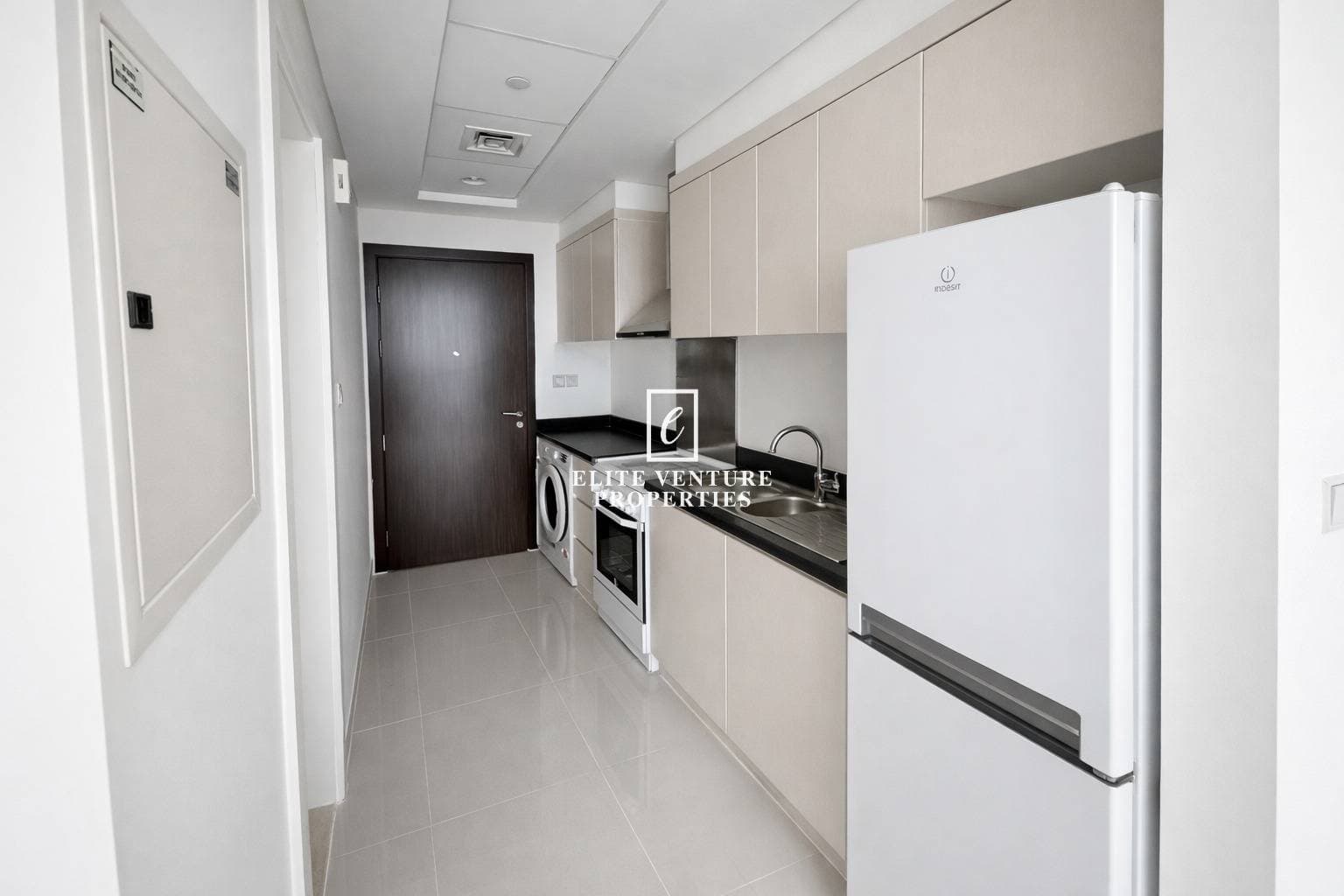 Studio Apartment | Golf View | High Floor | Prime Location in Carson  C, Dubai 5