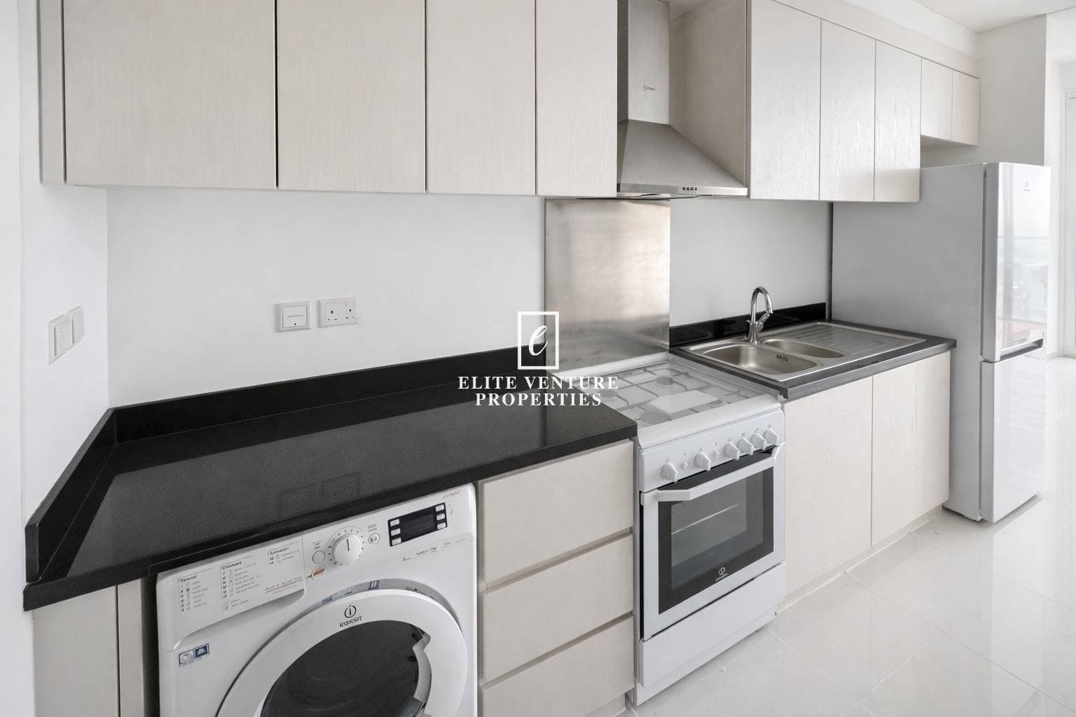 Studio Apartment | Golf View | High Floor | Prime Location in Carson  C, Dubai 4
