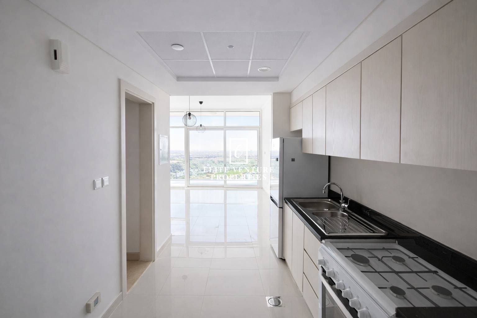 Studio Apartment | Golf View | High Floor | Prime Location in Carson  C, Dubai 3
