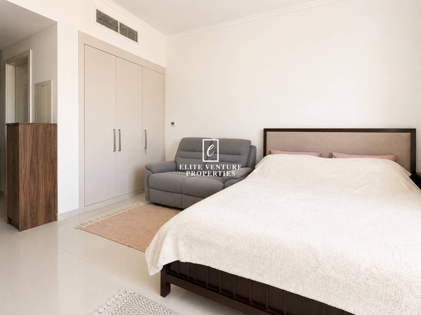 Studio Apartment | High Floor | Spacious | Prime Location in Carson  A, Dubai 3