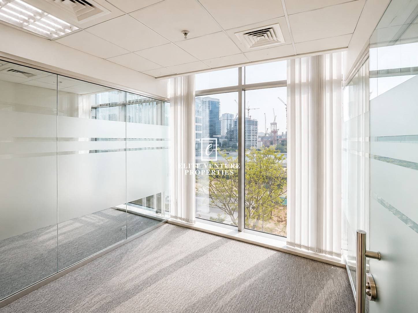Office | Fully Fitted Layout | Canal View | Spacious in The Metropolis Tower, Dubai 4