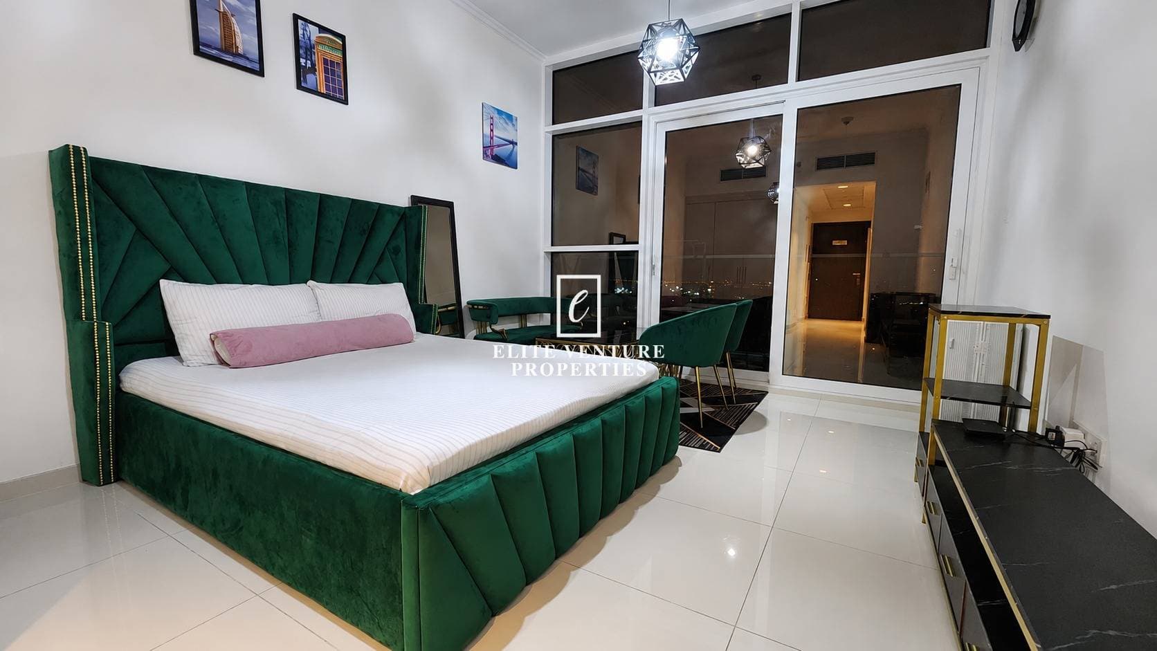 Studio Apartment | Fully Furnished | Spacious Layout | High Floor in Carson  A, Dubai 2