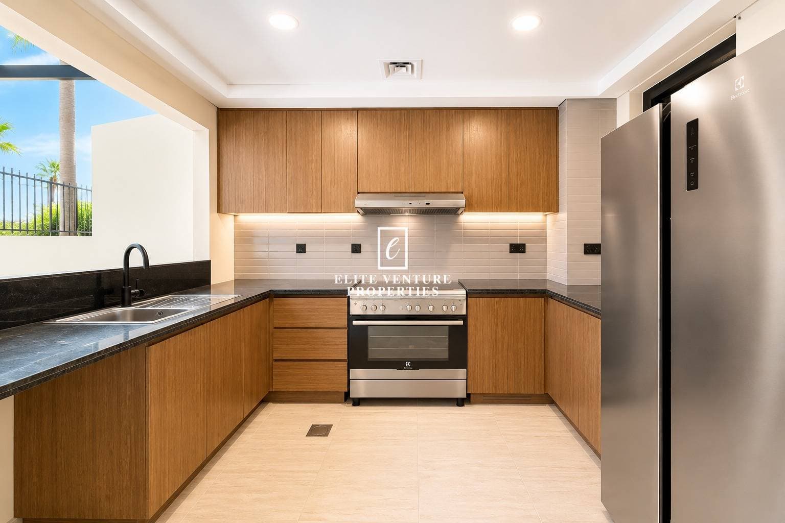 4 Bed Townhouse | Single Row | Ready to Move in | Near Lagoon in Portofino, Dubai 3