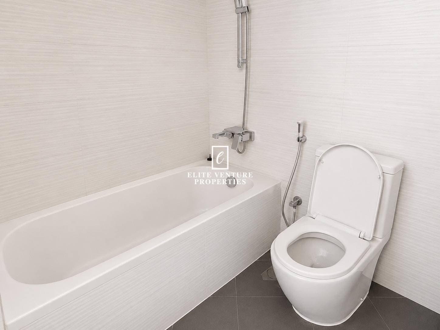1 Bed Apartment | Well Maintained | Spacious Layout | Prime Location in Glitz 1, Dubai 5