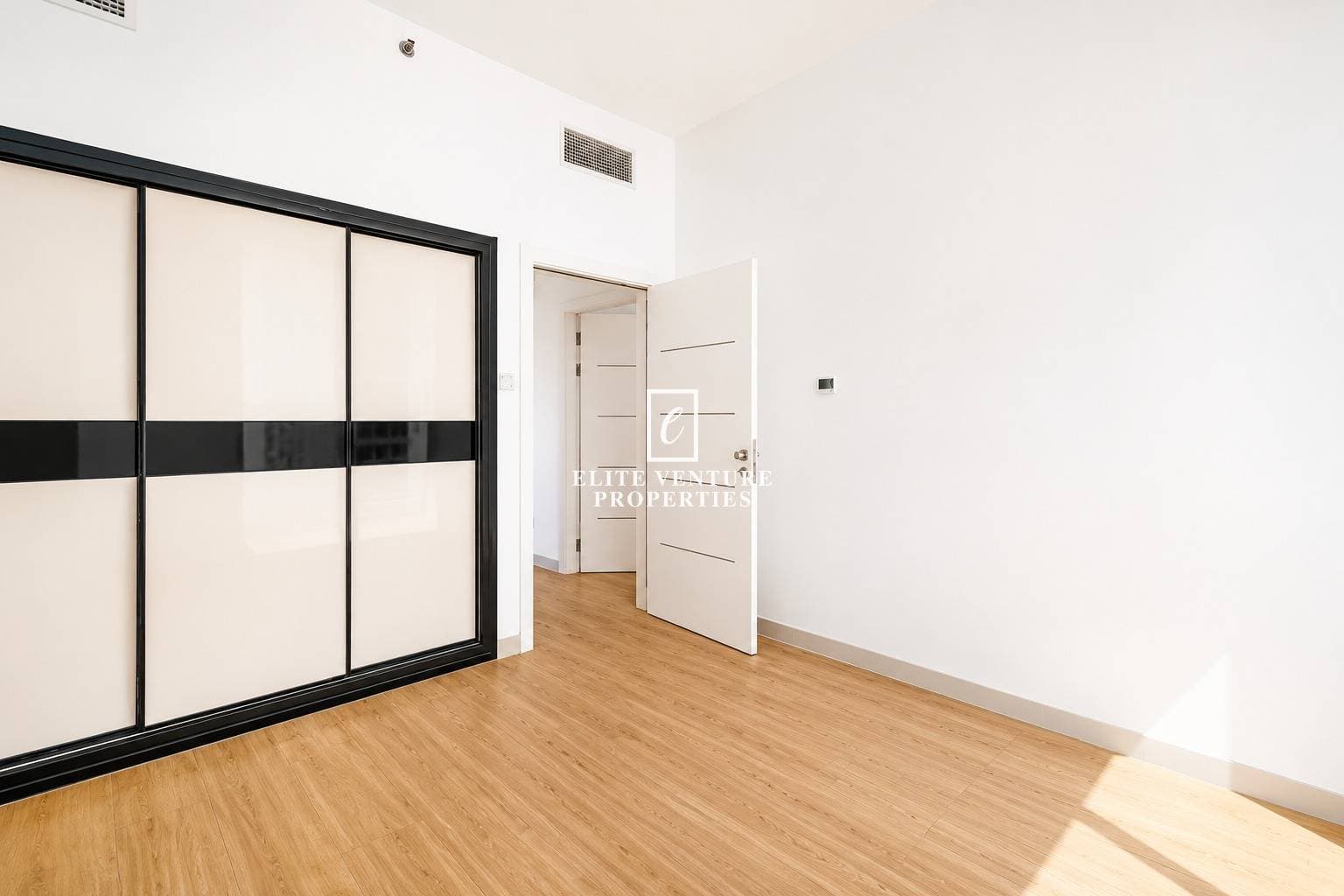 2 Bed Apartment | Spacious | Garden View | Prime Location in Glitz 1, Dubai 5