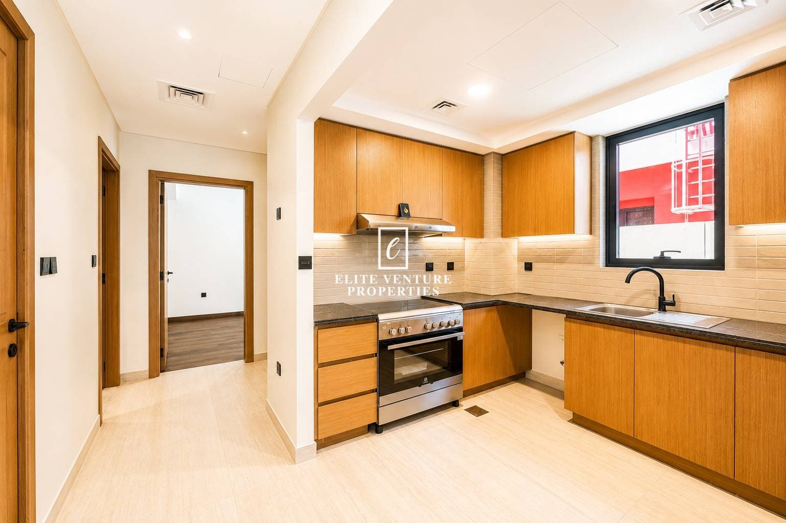 5 Bed Townhouse | Single Row | Ready to Move in | Close to Lagoon in Portofino, Dubai 3