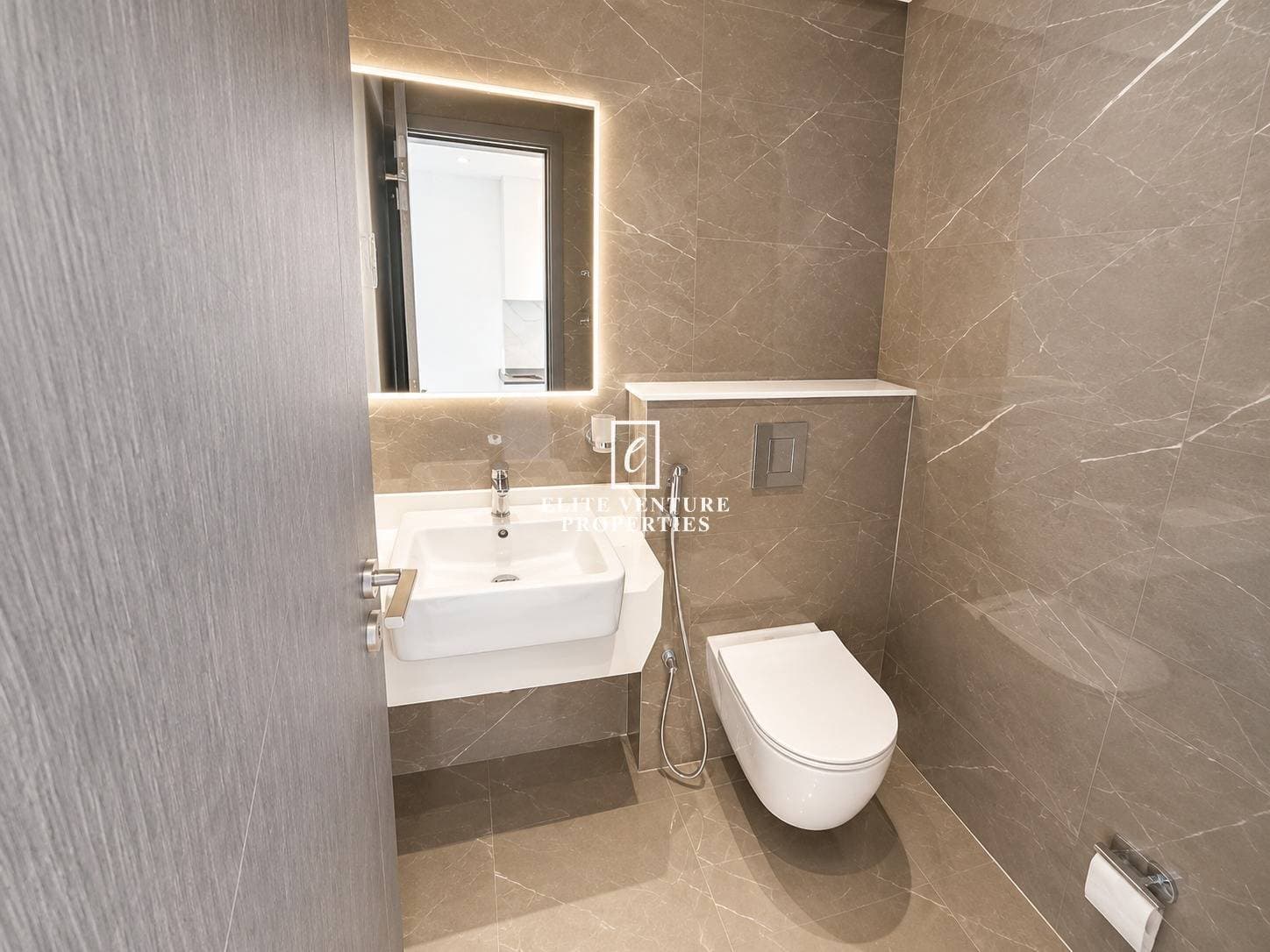 Studio Apartment | Vacant | Elegant Studio | Best Deal in Samana Golf Avenue, Dubai 5