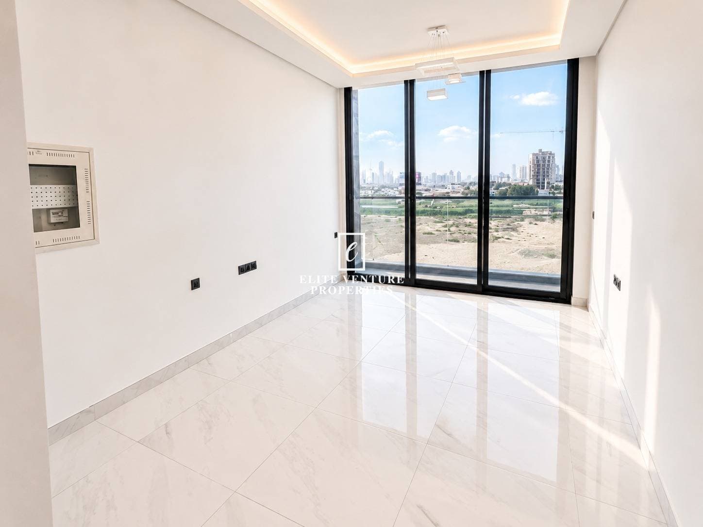 Studio Apartment | Vacant | Elegant Studio | Best Deal in Samana Golf Avenue, Dubai 2