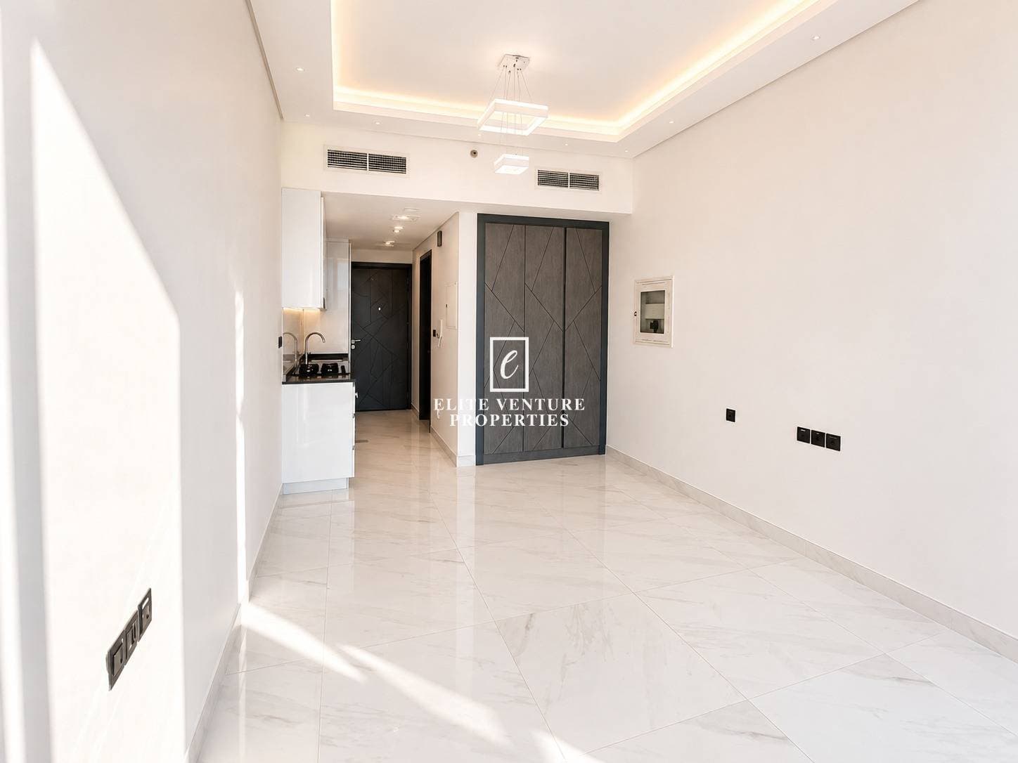 Studio Apartment | Vacant | Elegant Studio | Best Deal in Samana Golf Avenue, Dubai 3