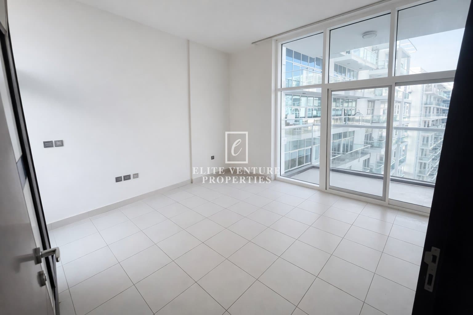 1 Bed Apartment | Vacant | Huge Layout | Best Deal in Glitz 3, Dubai 2