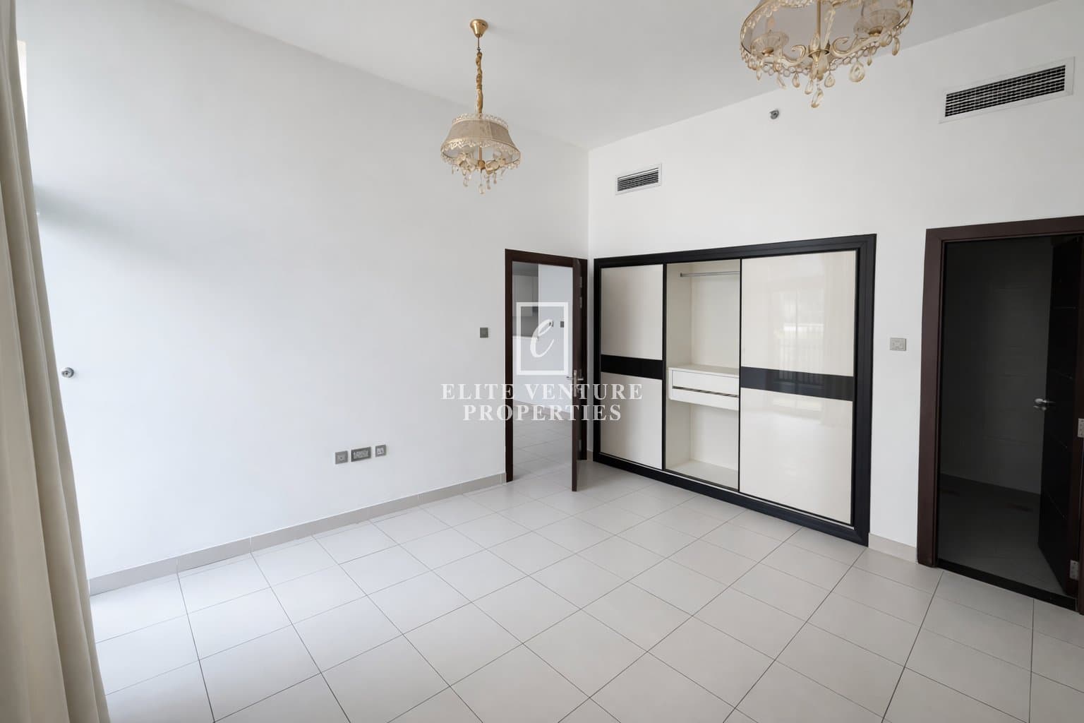 1 Bed Apartment | Vacant | Huge Layout | Best Deal in Glitz 3, Dubai 3